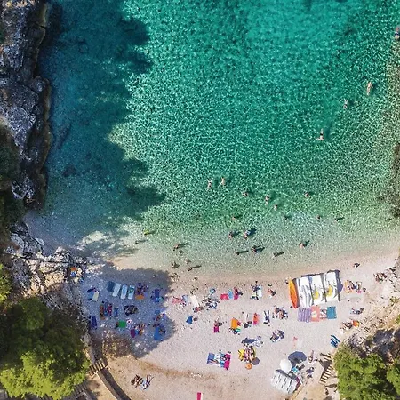 Amazing In Pula With Outdoor Swimming Pool Štinjan