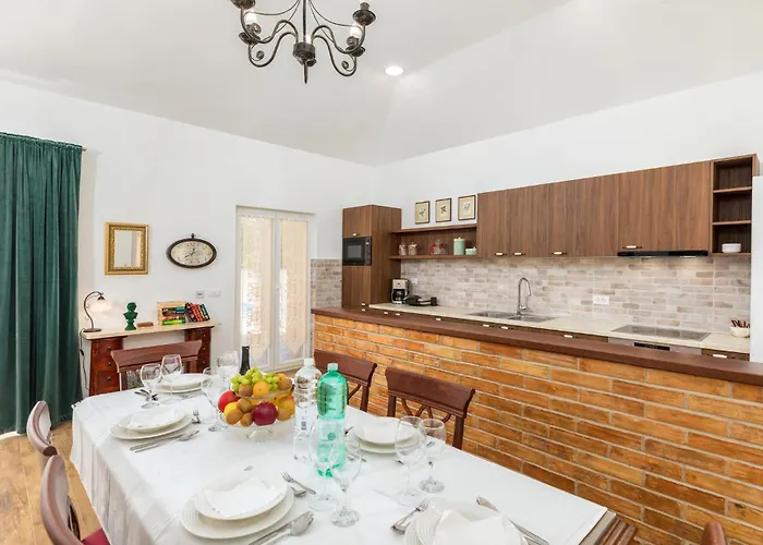 Stunning In Vakantiehuis Pula