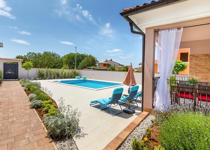 Vakantiehuis Stunning In *